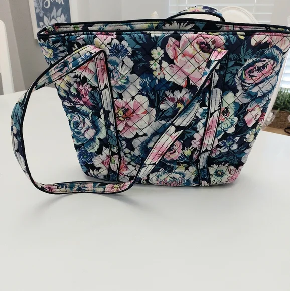 Vera Bradley Small VERA TOTE in Garden Grove Top zip bag w/ front pockets - Picture 2 of 6